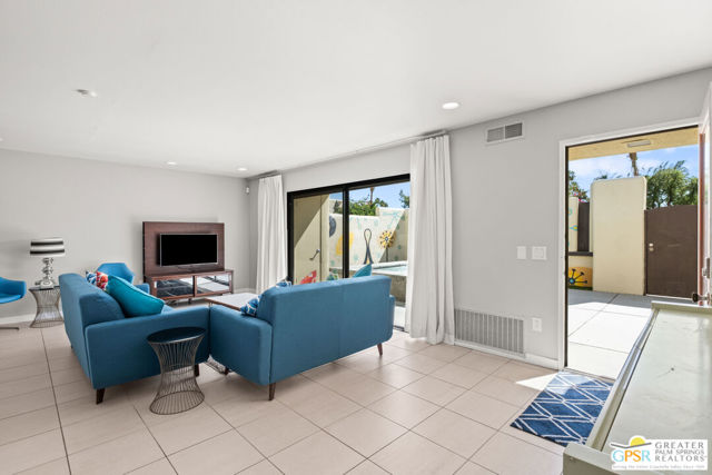 415 N Hermosa Drive, Palm Springs CA: https://media.crmls.org/mediaz/db1b016a-9865-4076-b256-9c041196fa66.jpg