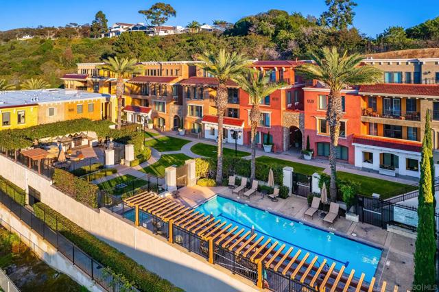 1000 Genter Street, La Jolla, California 92037, 3 Bedrooms Bedrooms, ,3 BathroomsBathrooms,Condominium,For Sale,Genter Street,250018568SD