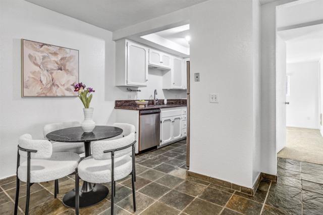 3431 Park Blvd, San Diego CA: https://media.crmls.org/mediaz/db1bb013-b009-40b8-9b30-2ac8d2606942.jpg