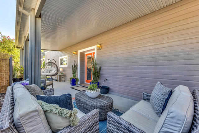 527 Jade Lane, Palm Springs CA: https://media.crmls.org/mediaz/db1bef3f-b8df-4e1a-956c-8ce7066aab1e.jpg