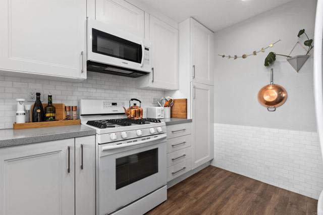 Detail Gallery Image 21 of 48 For 3580 Seahorn Cir, San Diego,  CA 92130 - 2 Beds | 2 Baths