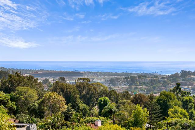 1110 Solana Drive, Del Mar CA: https://media.crmls.org/mediaz/db1ca3ae-6d5e-4b83-98fb-cffc747da9ec.jpg
