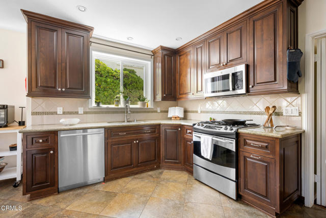 Detail Gallery Image 12 of 45 For 2175 Las Lunas St, Pasadena,  CA  - 3 Beds | 2 Baths