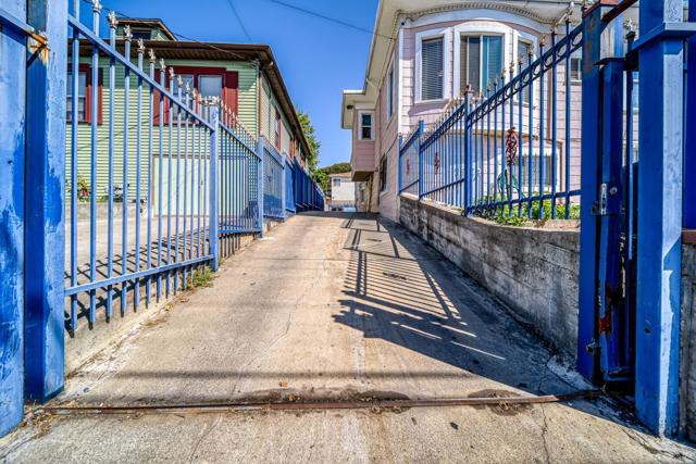 2520 E 24th Street, Oakland CA: https://media.crmls.org/mediaz/db1d281e-5d3d-4fab-a10e-bf716ca39a53.jpg