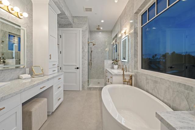 462 Westbourne Street, La Jolla CA: https://media.crmls.org/mediaz/db1d3d01-f89a-4552-bcd6-f746bbffcf3e.jpg