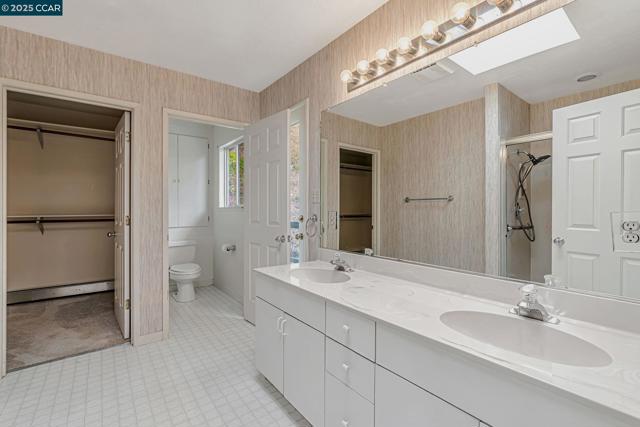 2435 Lunada Ln, Alamo CA: https://media.crmls.org/mediaz/db1dab7a-f986-4c86-8701-df52d77738e0.jpg