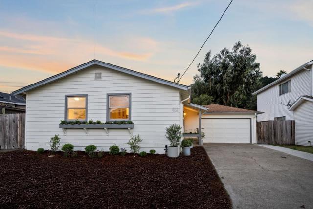 652 Montezuma Drive, Pacifica CA: https://media.crmls.org/mediaz/db1e2f0b-cacf-4982-bf31-6377d2dda081.jpg