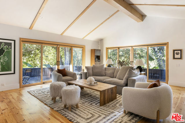 2936 La Castana Drive, Los Angeles CA: https://media.crmls.org/mediaz/db1e4174-0c32-428e-bf84-6b94bc96d17c.jpg