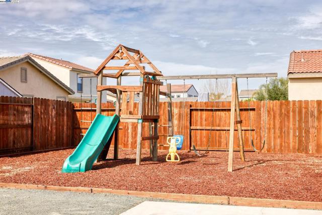 115 Lemon Blossom Ln, Patterson CA: https://media.crmls.org/mediaz/db1e8967-4966-4044-a65c-77ee5de0ead2.jpg