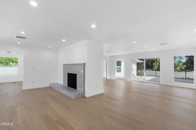 Detail Gallery Image 8 of 27 For 3880 Shadow Grove Rd, Pasadena,  CA 91107 - 3 Beds | 3/1 Baths