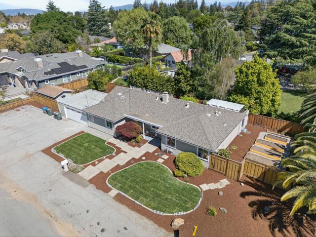 2169 Yorkshire Way, Mountain View CA: https://media.crmls.org/mediaz/db1f69be-cc36-4a22-ace0-bf1ad48fe526.jpg