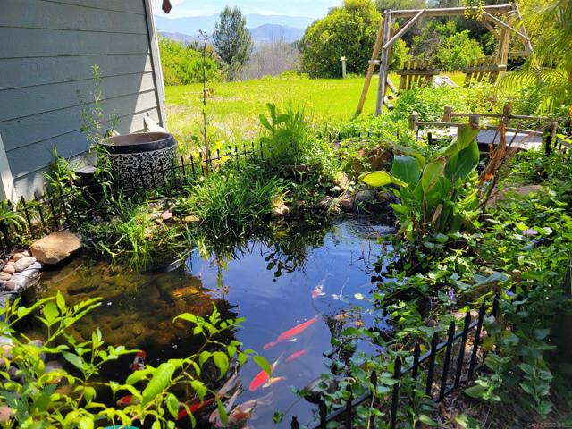 9740 Nutby Ln, Escondido CA: https://media.crmls.org/mediaz/db20747e-157a-476a-b549-9277f007a31b.jpg