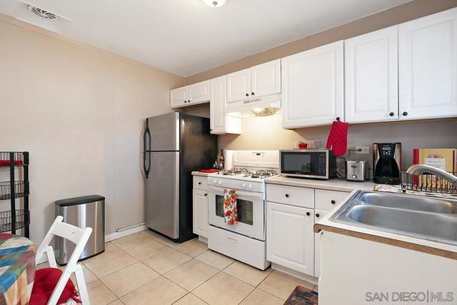 1380 1382 Grove Avenue, Imperial Beach CA: https://media.crmls.org/mediaz/db20dee2-4508-4d3f-adc3-857197ef3b69.jpg