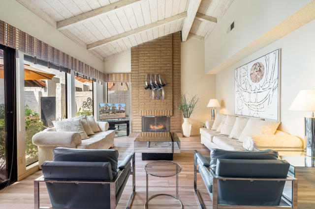 2355 S Gene Autry Trail, Palm Springs CA: https://media.crmls.org/mediaz/db20e2a6-463c-4903-8bd5-195867e163d0.jpg
