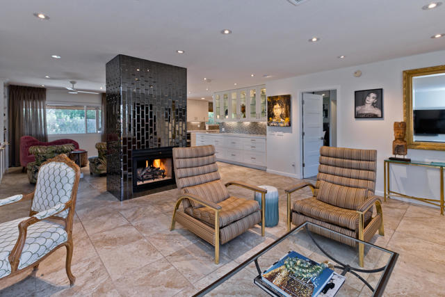 2200 E Acacia, Palm Springs CA: https://media.crmls.org/mediaz/db21311c-582e-414b-9d79-e84238759409.jpg
