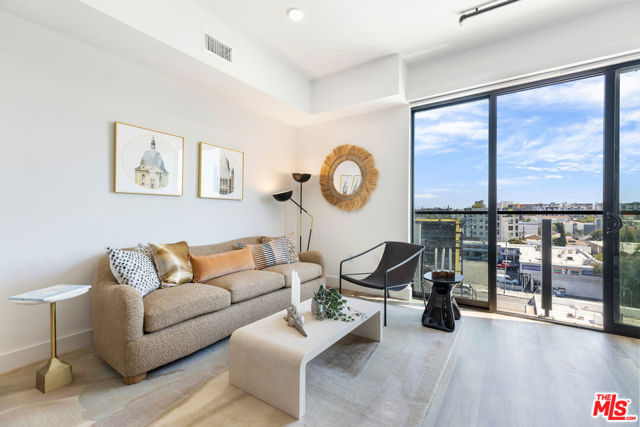 3800 Mentone Avenue, Culver City CA: https://media.crmls.org/mediaz/db221356-4955-4574-b18e-a173d4e7d47e.jpg
