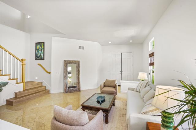5032 Manor Ridge Ln, San Diego CA: https://media.crmls.org/mediaz/db231884-943f-41a3-a9f4-1d3c9608396e.jpg