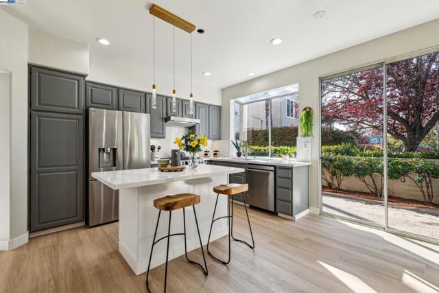 121 Jervis Bay, Alameda CA: https://media.crmls.org/mediaz/db23a6ca-ebf4-4037-a9e3-e36ea418846a.jpg