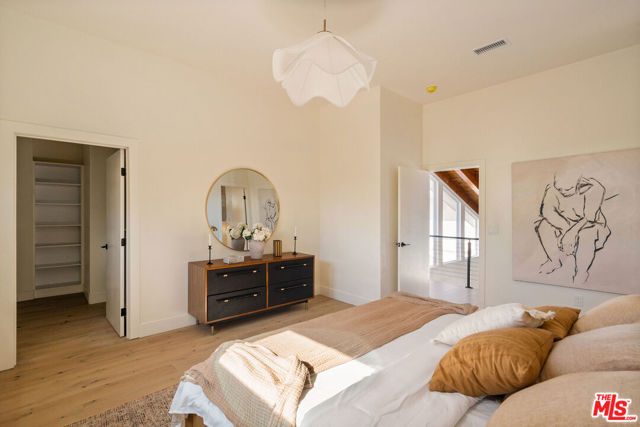 3820 S Burnside Avenue, Los Angeles CA: https://media.crmls.org/mediaz/db24d643-c85e-430c-800b-5bed2ef83a1d.jpg