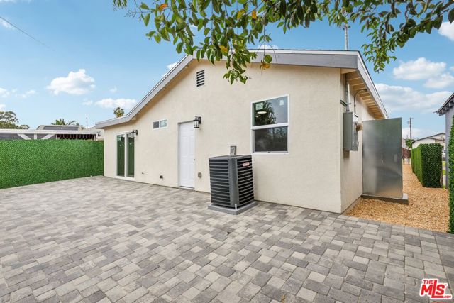 834 E 90th Street, Los Angeles CA: https://media.crmls.org/mediaz/db25177a-2b5f-4804-a9eb-9f8337b3cce5.jpg