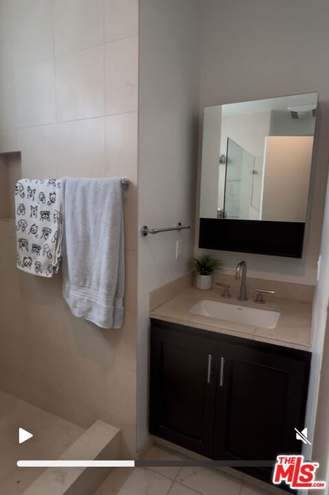 3608 Schaefer, Culver City CA: https://media.crmls.org/mediaz/db25596a-6a34-4b6d-bf5b-eccb6a5c71be.jpg