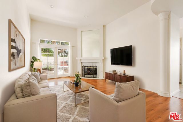 3131 E Hillcrest Drive, Westlake Village CA: https://media.crmls.org/mediaz/db257c8c-8275-4888-9269-efb279517f0c.jpg