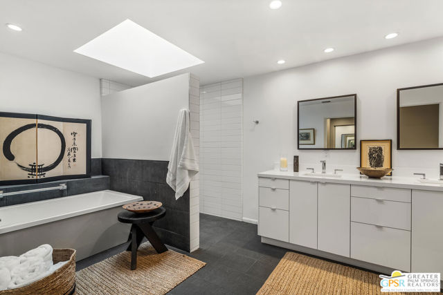 46 Princeton Drive, Rancho Mirage CA: https://media.crmls.org/mediaz/db25a72a-3a5e-4937-8e1a-a82025922442.jpg