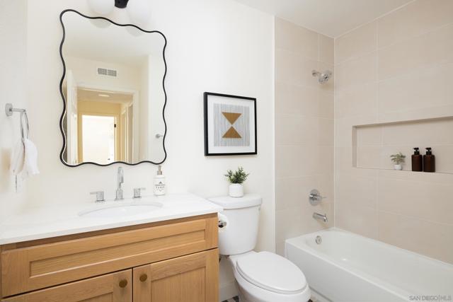 4710 Cordoba Way, Oceanside CA: https://media.crmls.org/mediaz/db25bff2-8bea-4438-ac31-b4fc012a6970.jpg