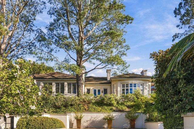 1515 El Camino Del Teatro, La Jolla CA: https://media.crmls.org/mediaz/db25d10c-3a26-4a51-b1f7-a38bb384a9da.jpg