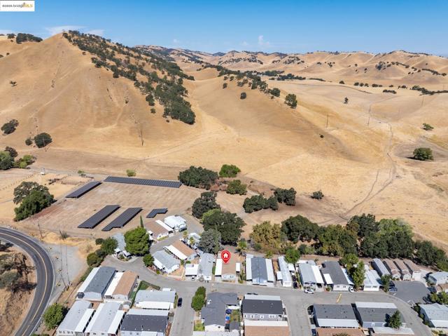 16711 Marsh Creek Rd, Clayton CA: https://media.crmls.org/mediaz/db25d934-2e82-42b1-88e0-7dfe34b39f49.jpg