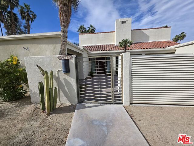 34725 Mission Hills Drive, Rancho Mirage CA: https://media.crmls.org/mediaz/db267976-141d-46fb-a38f-79adb9e2cd47.jpg