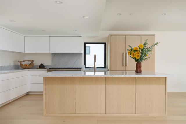 Image 23 of 58 For 2052 Montgomery Avenue