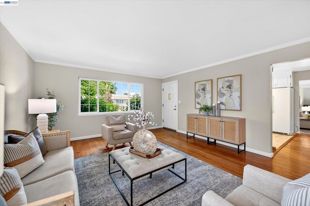 https://media.crmls.org/mediaz/db275c31-c49b-49f9-9050-121fdcb54d17.jpg?preset=X-Large