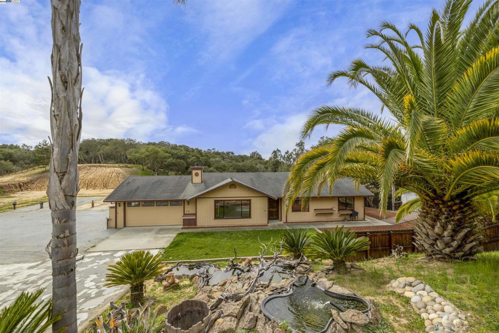6739 Leon Dr
