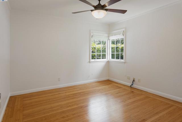 3252 Woodview Dr, Lafayette CA: https://media.crmls.org/mediaz/db2879ee-fb30-486e-ab66-c194307f7ff4.jpg