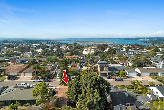 2747 Fairfield St, San Diego CA: https://media.crmls.org/mediaz/db28f033-d229-4689-abda-6a75f41a5a40.jpg