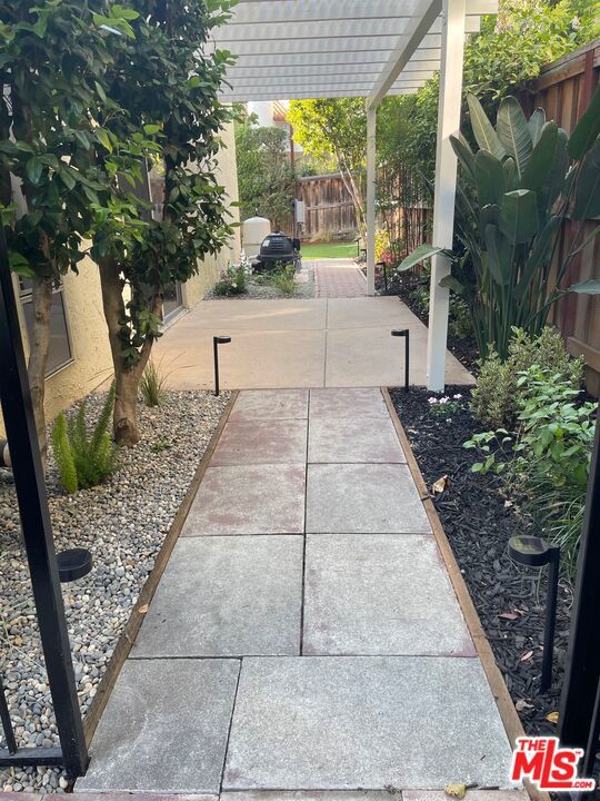 603 Racquet Club Lane, Thousand Oaks CA: https://media.crmls.org/mediaz/db29180a-1e46-478e-b579-59ce9fcaa115.jpg