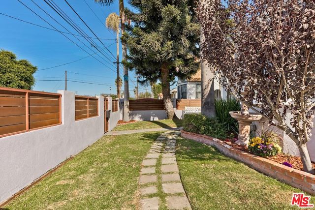 2218 S Genesee Avenue, Los Angeles CA: https://media.crmls.org/mediaz/db2930ed-f41d-4349-b99c-f7cf2355b477.jpg