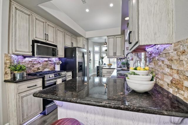 3358 Lake Circle Dr, Fallbrook CA: https://media.crmls.org/mediaz/db29404a-fd8a-4f2b-8aea-d2061dbbd4ff.jpg