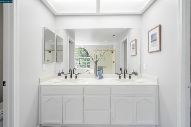 5 Stuart Place, Danville CA: https://media.crmls.org/mediaz/db2aa44b-a371-41e4-a5a3-9cbc40a0164f.jpg