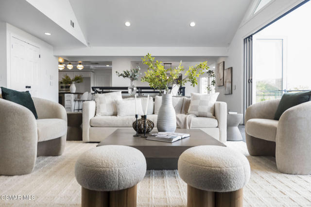 54 Saddlebow Road, Bell Canyon CA: https://media.crmls.org/mediaz/db2abab7-433c-4da0-8f28-82991eff8b76.jpg