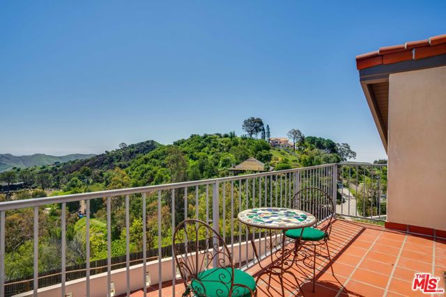 2303 Tuna Canyon Road, Topanga CA: https://media.crmls.org/mediaz/db2ae3da-8d0d-4233-90df-5033675c1f93.jpg