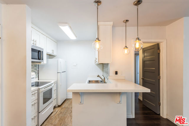 18307 Burbank Boulevard, 134 photo 6