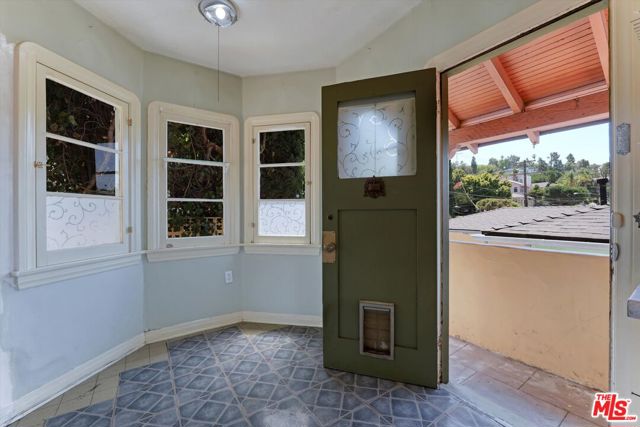 2461 McCready Avenue, Los Angeles CA: https://media.crmls.org/mediaz/db2b549e-a2b0-4618-be11-16de6315cd4d.jpg
