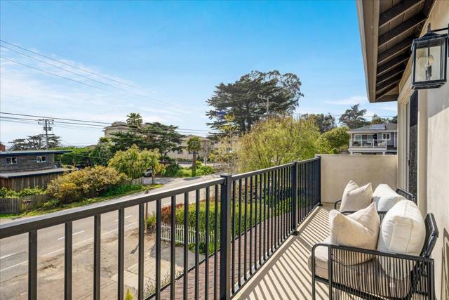 22011 E Cliff Drive, Santa Cruz CA: https://media.crmls.org/mediaz/db2c179c-eec9-42df-add1-ff91e17e8874.jpg