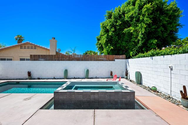 45405 Deerbrook Circle, La Quinta CA: https://media.crmls.org/mediaz/db2cd9c8-32a2-4c9f-bd21-2c9295993681.jpg