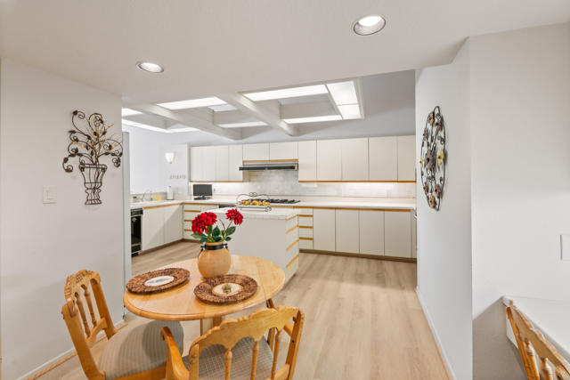 212 S Kavenish Drive, Rancho Mirage CA: https://media.crmls.org/mediaz/db2cec10-6c97-44b4-859b-51ff31063a48.jpg