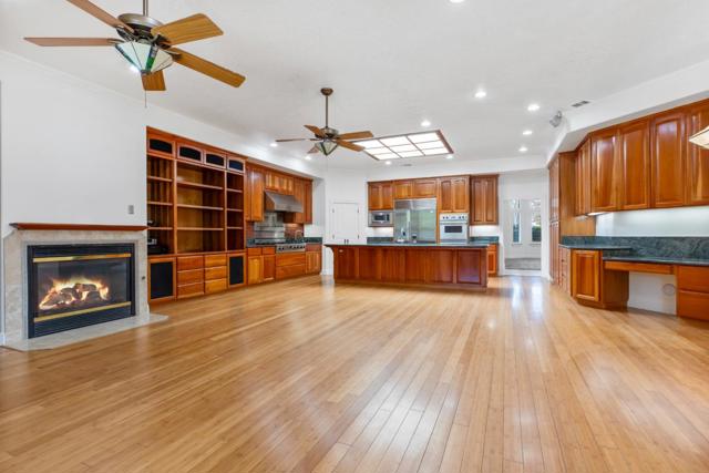 5000 Peach Blossom Lane, Oakdale CA: https://media.crmls.org/mediaz/db2d28d1-0314-4f3c-b9ae-377d232f2d70.jpg