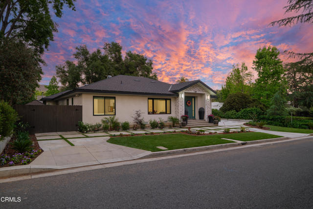 4428 Oakwood Avenue, La Canada Flintridge CA: https://media.crmls.org/mediaz/db2d2d4d-8860-493a-a539-1c817da16153.jpg