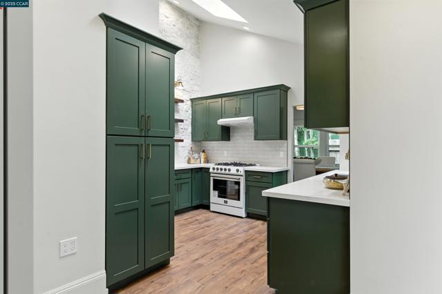 5020 Golden Gate Ave, Oakland CA: https://media.crmls.org/mediaz/db2d81f4-e743-468f-a686-e535b8e677a1.jpg